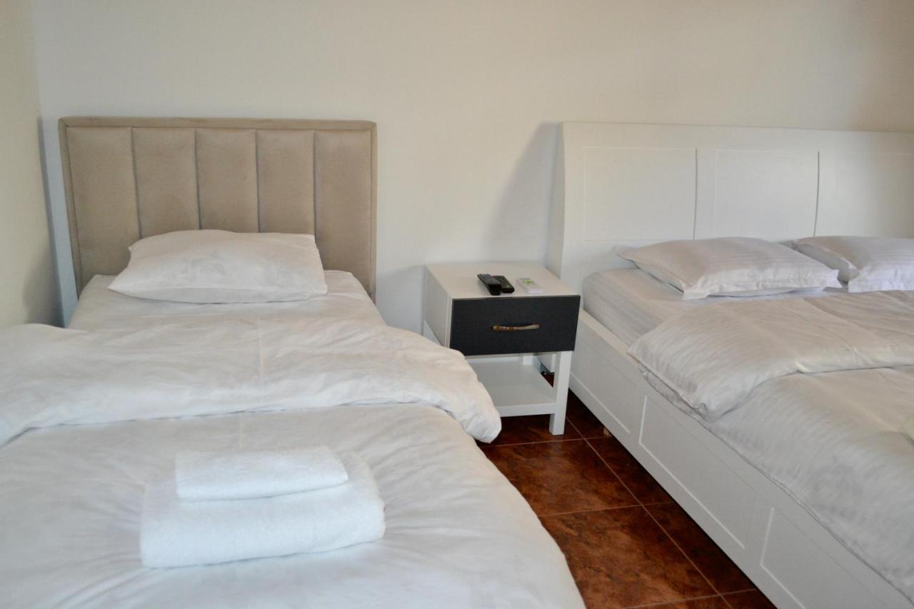 Hostal Me & *